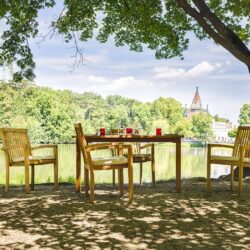 Bestellen Sie jetzt das Set Java online bei Teak-It, wessen 4 Stühle stapelbar sind und unter den Tisch passen.